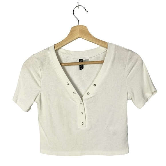 H&M Tops - H&M Divided White Cropped‎ Jersey Top S